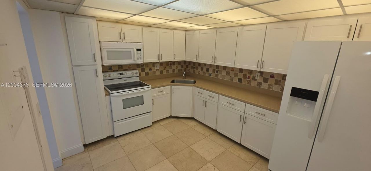 2750 NE 183rd St, Unit 2010, Aventura, FL 33160 Photo