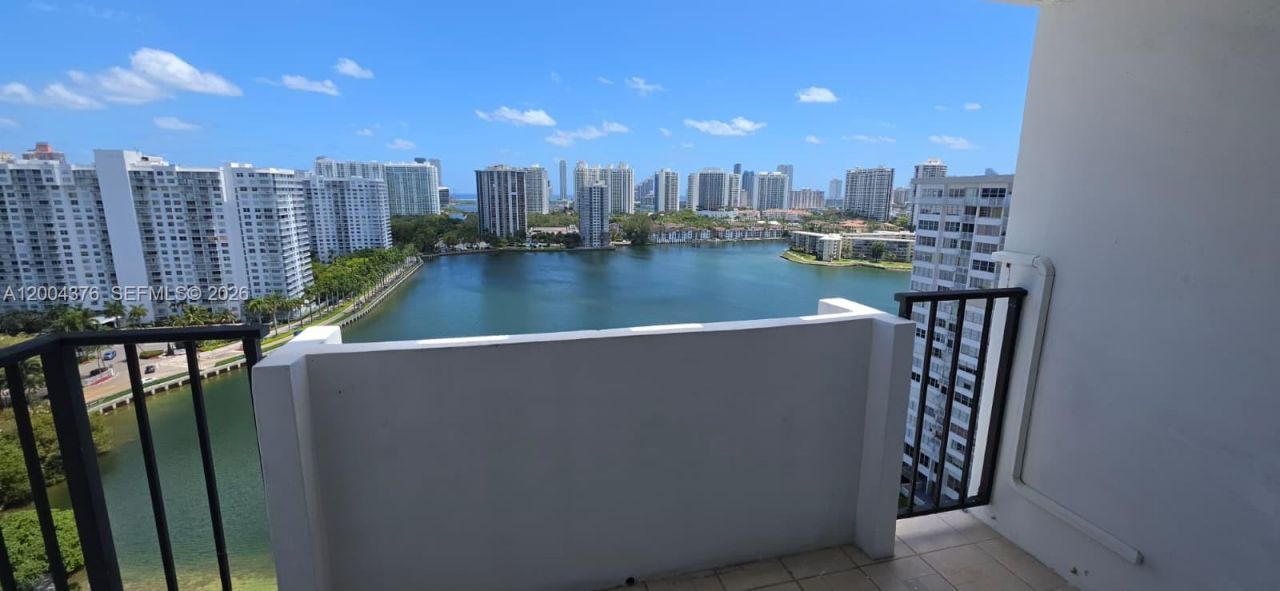 2750 NE 183rd St, Unit 2010, Aventura, FL 33160 Photo