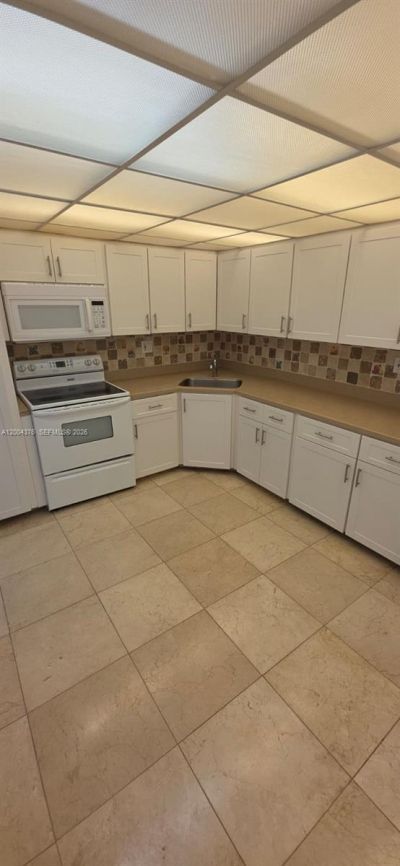 2750 NE 183rd St, Unit 2010, Aventura, FL 33160 Photo