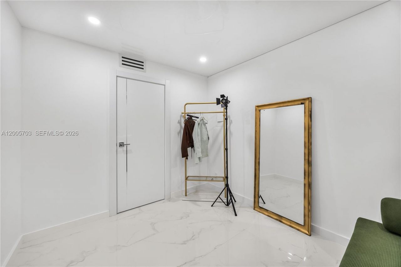 1865 S Ocean Dr , Unit 15B, Hallandale Beach, FL 33009 Photo