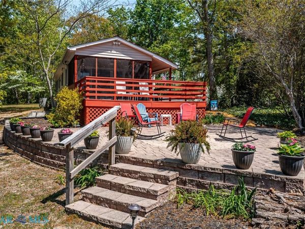 18 Cove Court , Deltaville, VA 23043