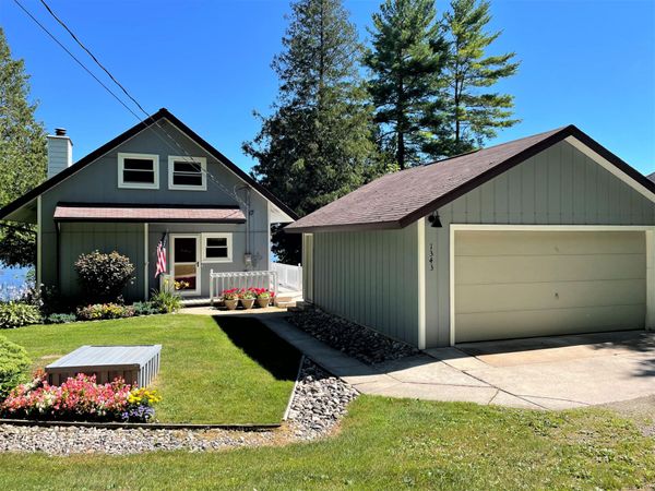 1343 Renos Drive, Indian River, MI 49749