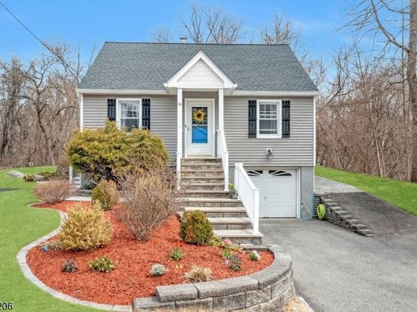 16 Morse Lake Rd, Bloomingdale, NJ 07403