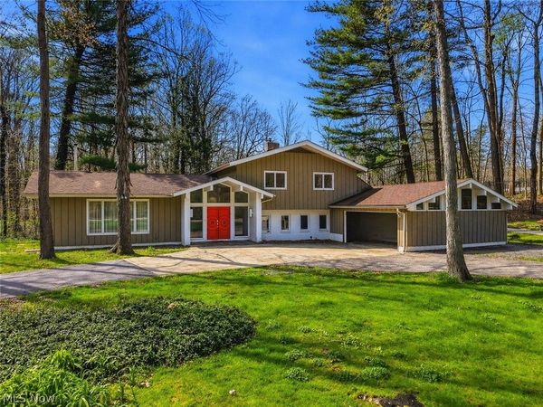 6055 Deepwood Drive , Chagrin Falls, OH 44022