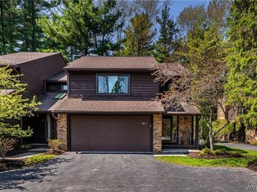 182 Breezewood Cmn , East Amherst, NY 14051