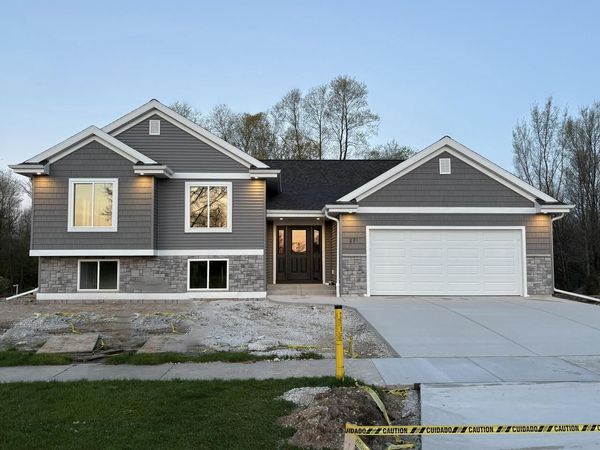 271 Cardinal DRIVE, Sullivan, WI 53178