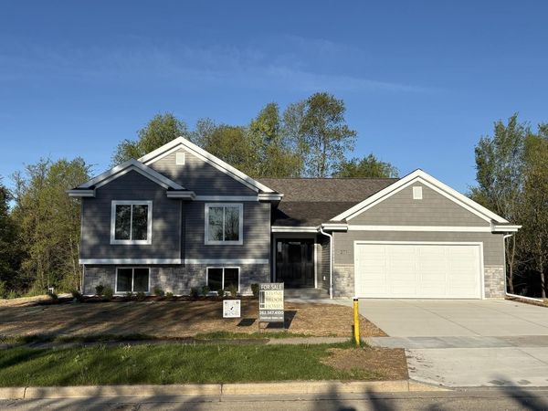 271 Cardinal DRIVE, Sullivan, WI 53178