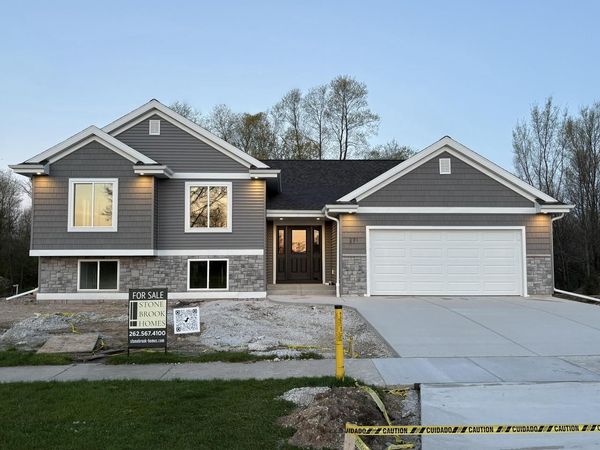 271 Cardinal DRIVE, Sullivan, WI 53178