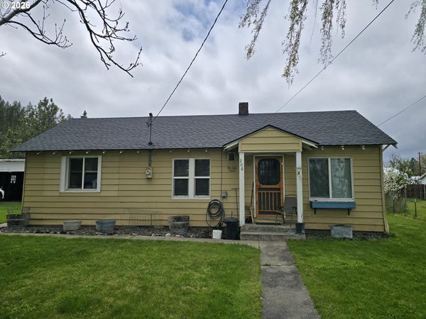 206 S SPRUCE ST, Wallowa, OR 97885