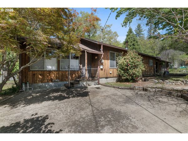 1103 FOURTH AVE, Gold Hill, OR 97525