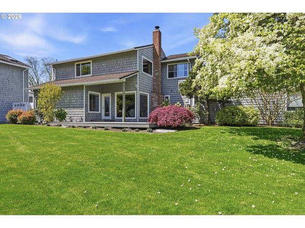 609 N TOMAHAWK ISLAND DR, Portland, OR 97217