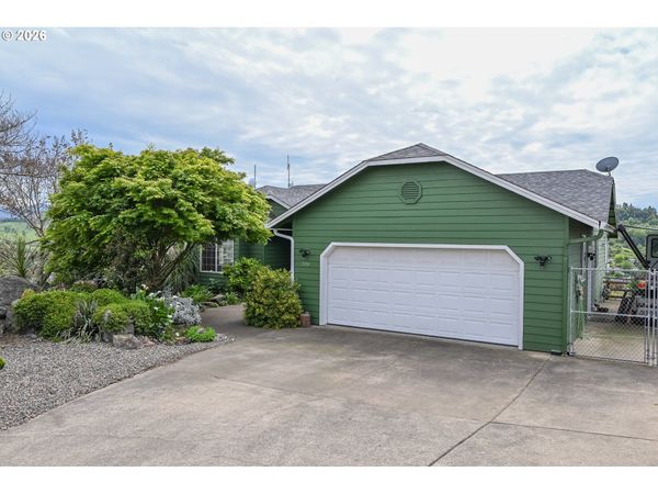 208 JAMIE LOOP, Roseburg, OR 97471
