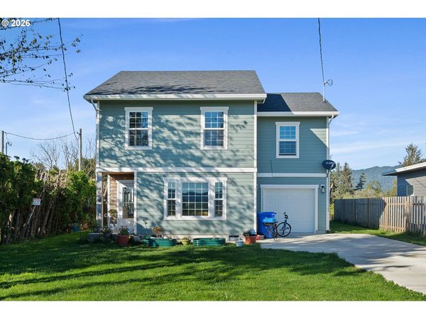 4004 12TH ST, Tillamook, OR 97141