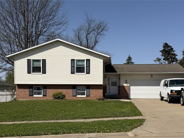 2722 29th Street SW, Cedar Rapids, IA 52404