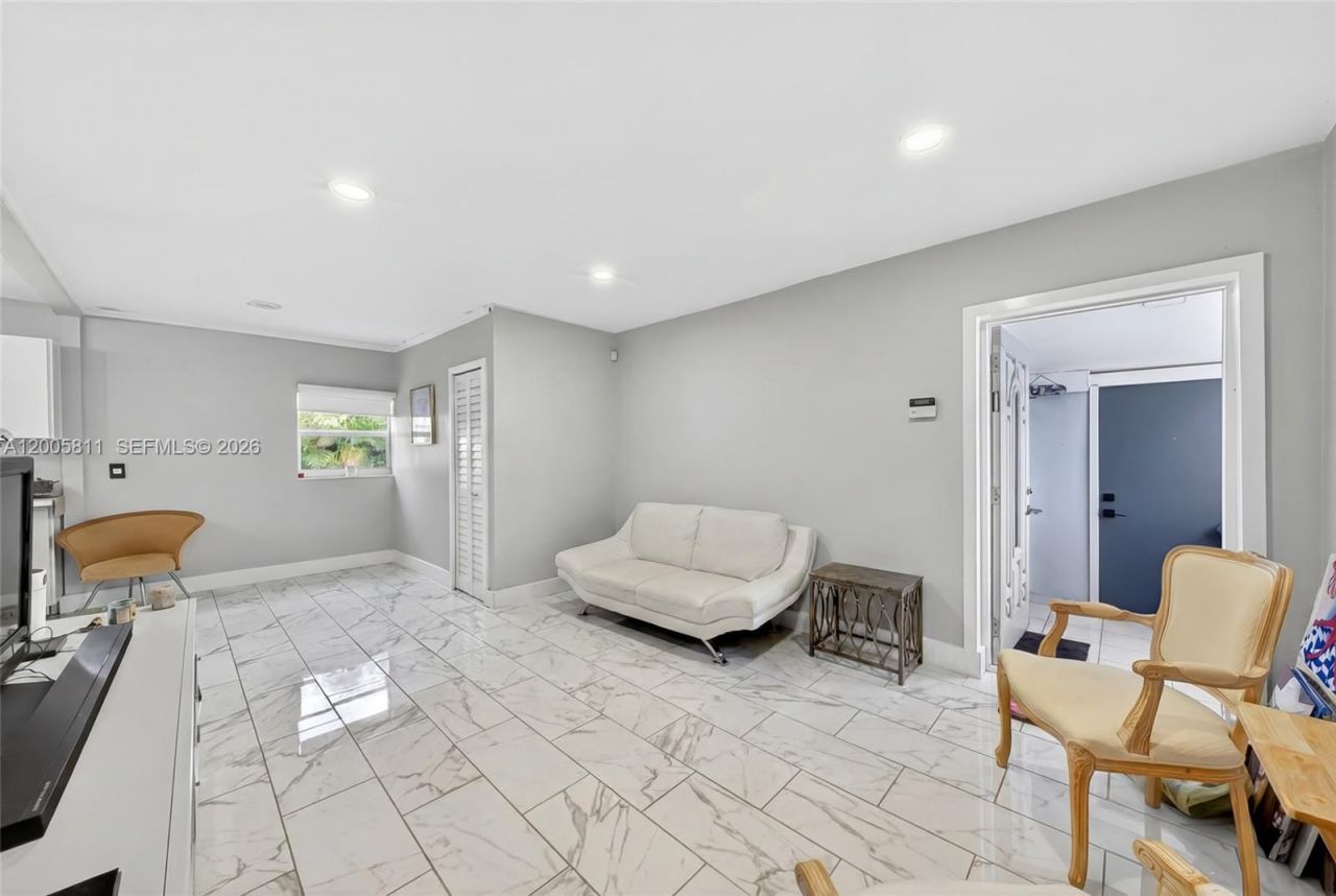 300 E 43rd St , Hialeah, FL 33013 Photo
