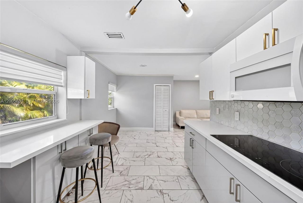 300 E 43rd St , Hialeah, FL 33013 Photo