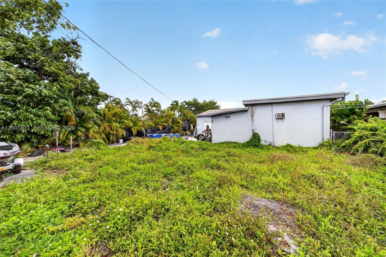 300 E 43rd St , Hialeah, FL 33013 Photo