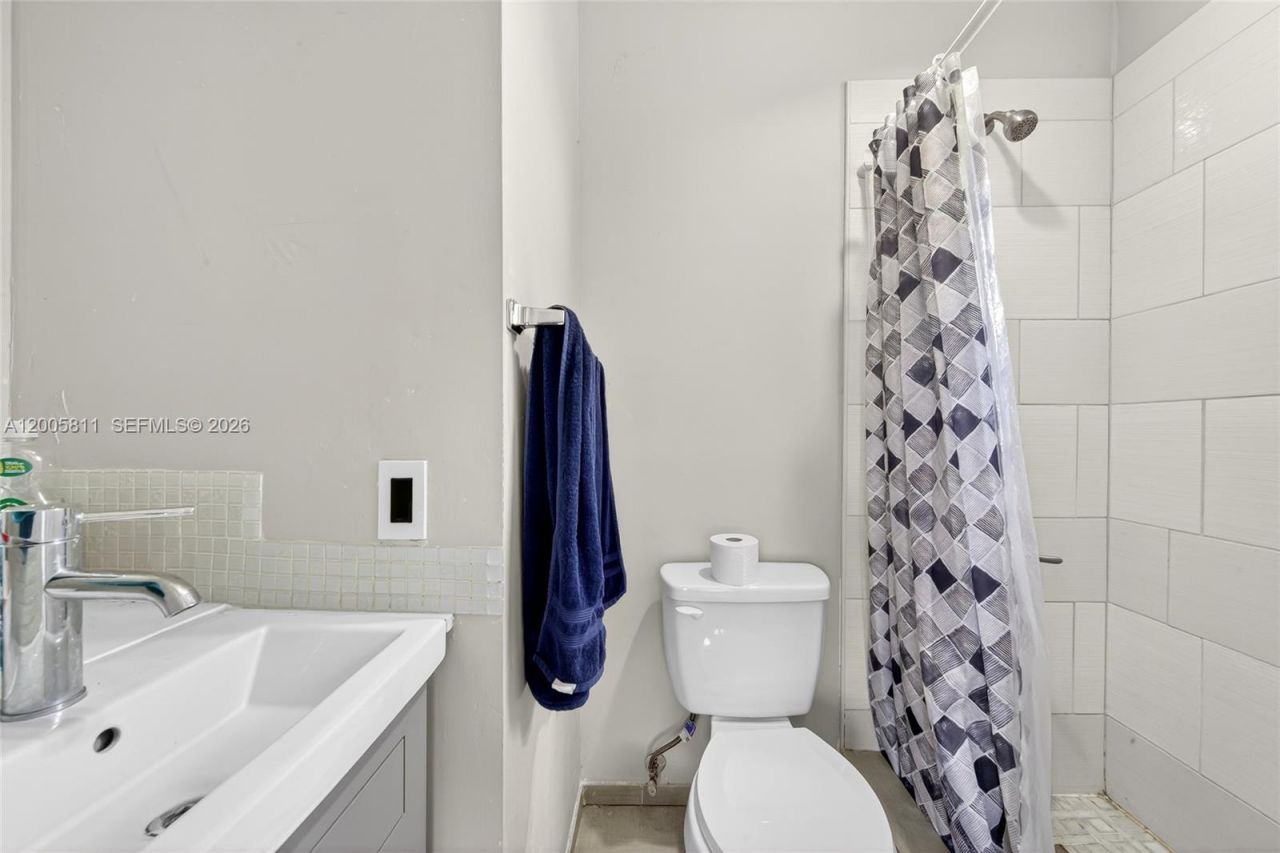 300 E 43rd St , Hialeah, FL 33013 Photo