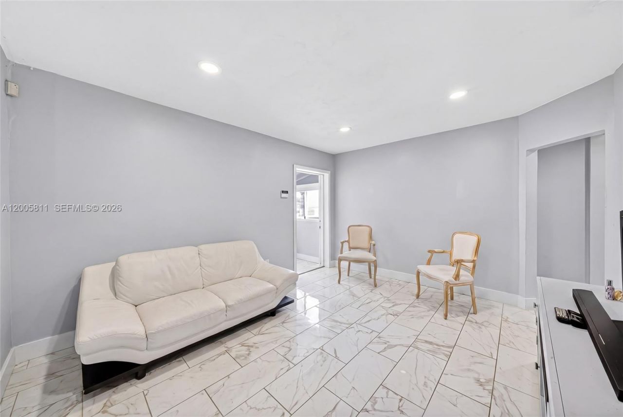 300 E 43rd St , Hialeah, FL 33013 Photo