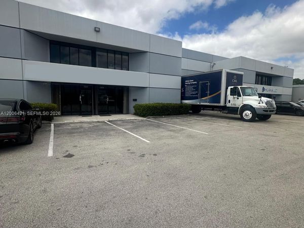 7237 NW 54th St , Miami, FL 33166