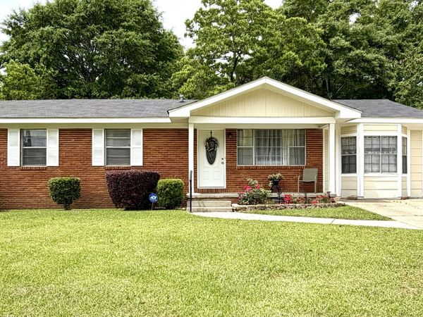 103 Hanover Dr., Hattiesburg, MS 39402