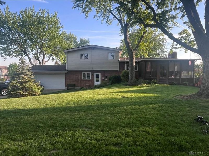 900 Ingersol Drive, Kettering, OH 45429 Photo 2