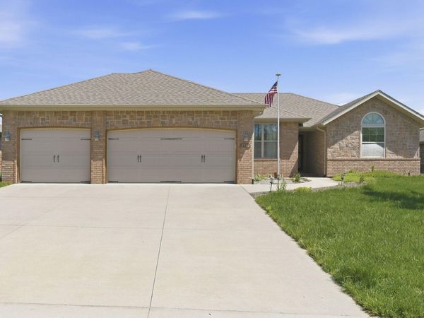 5730 S Cloverdale Lane, Battlefield, MO 65619