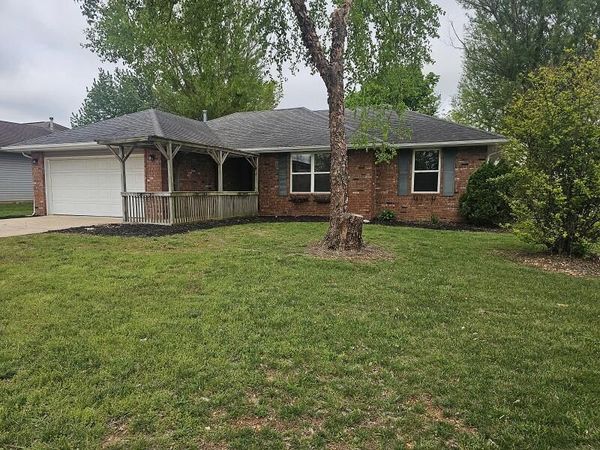 3301 S Palisades Drive, Springfield, MO 65807
