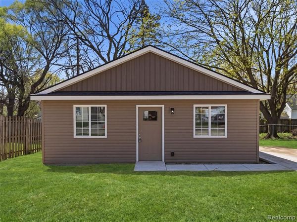1005 Lakeview Street , Waterford Twp, MI 48328