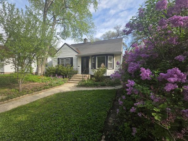 1815 Cleveland Street , Evanston, IL 60202