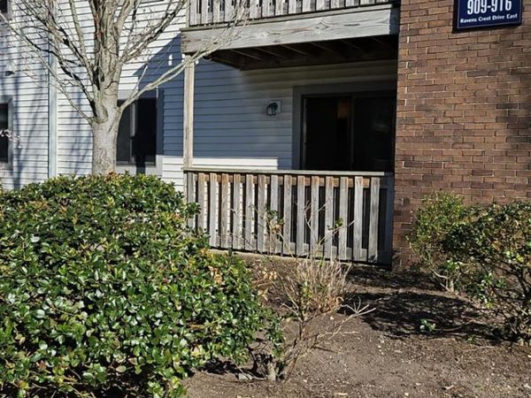 909 ravens crest Drive E, Plainsboro, NJ 08536