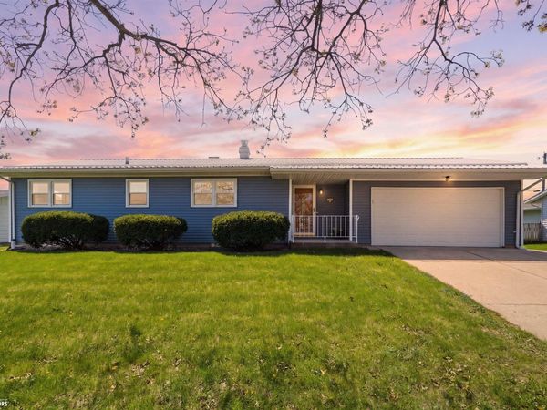 209 Thomas Drive, Marshalltown, IA 50158