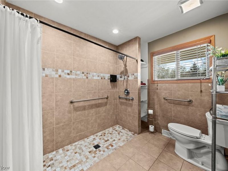 327 S Miller Road , Akron, OH 44333 Photo 12