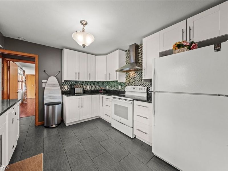 327 S Miller Road , Akron, OH 44333 Photo 26