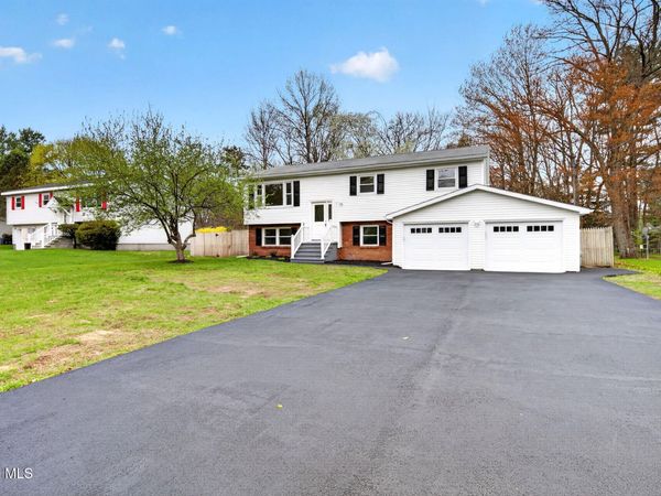 5 Greenridge Drive, Clifton Park, NY 12065