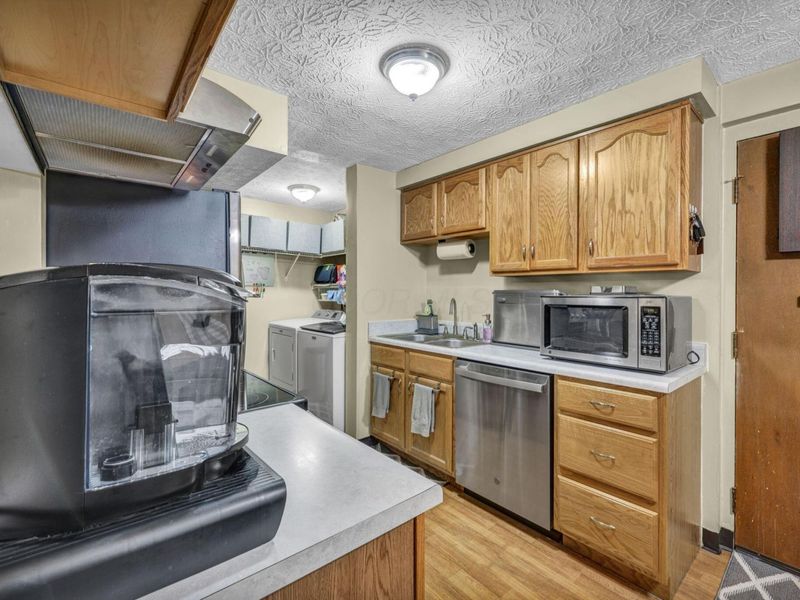 717 Cherry Hollow Road, Unit B, Columbus, OH 43228 Photo 10