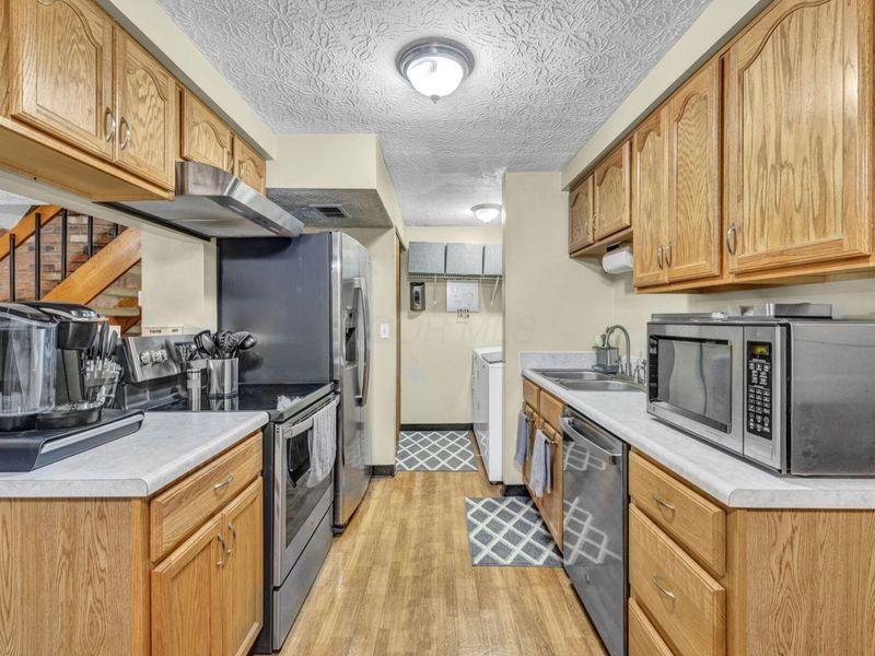 717 Cherry Hollow Road, Unit B, Columbus, OH 43228 Photo 11