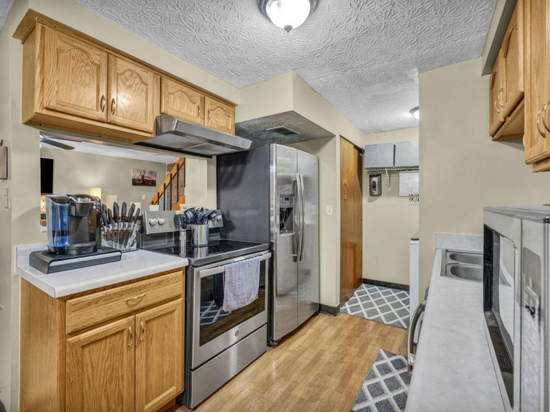 717 Cherry Hollow Road, Unit B, Columbus, OH 43228 Photo 12