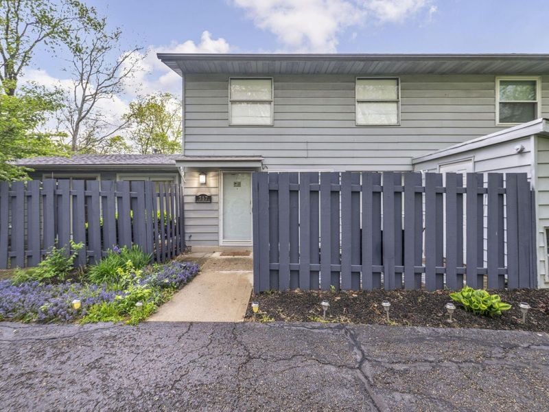 717 Cherry Hollow Road, Unit B, Columbus, OH 43228 Photo 2