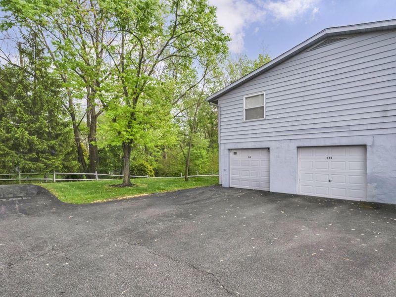 717 Cherry Hollow Road, Unit B, Columbus, OH 43228 Photo 29