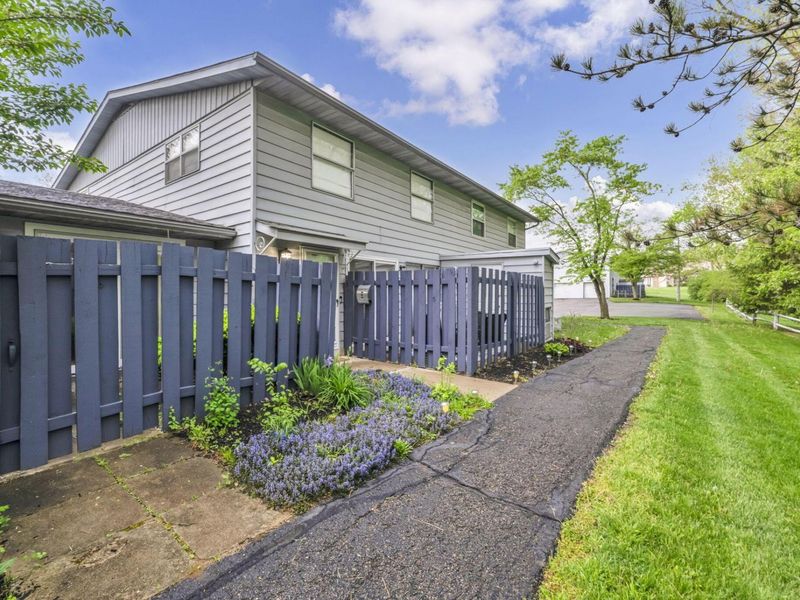 717 Cherry Hollow Road, Unit B, Columbus, OH 43228 Photo 3