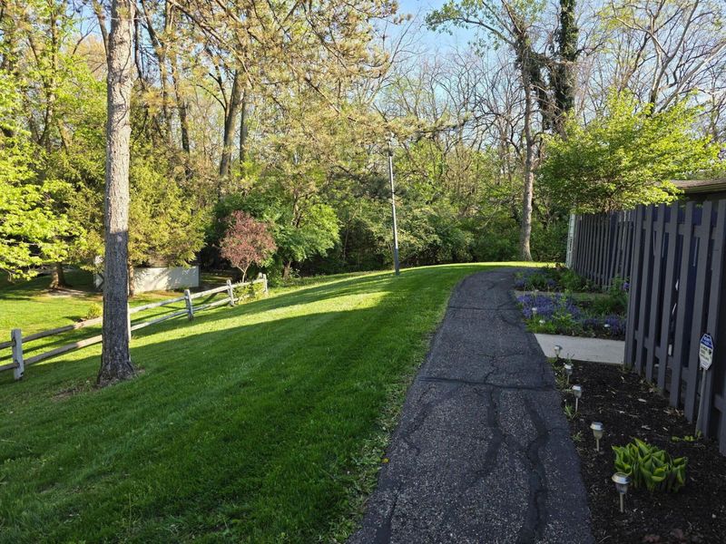 717 Cherry Hollow Road, Unit B, Columbus, OH 43228 Photo 31