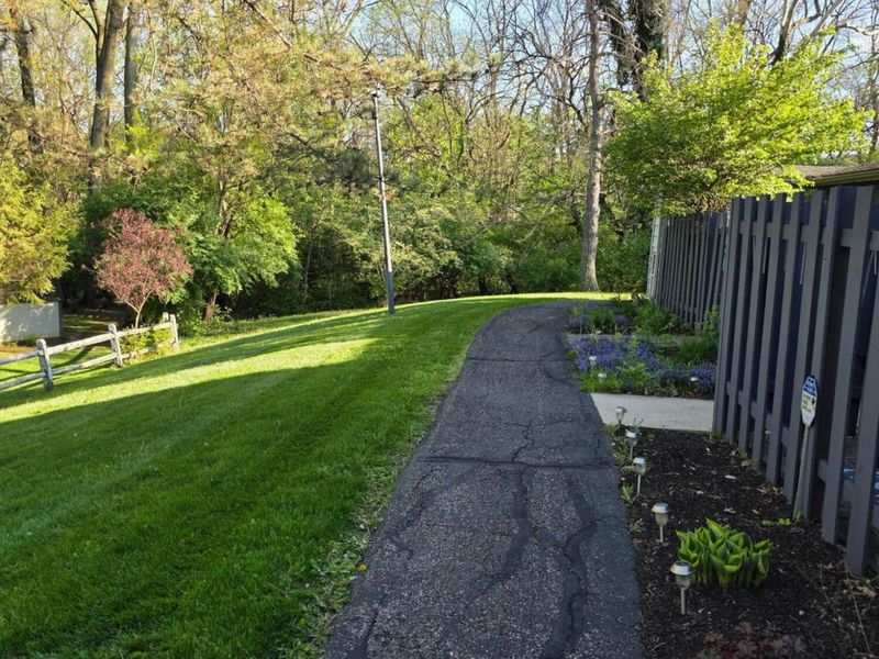 717 Cherry Hollow Road, Unit B, Columbus, OH 43228 Photo 32