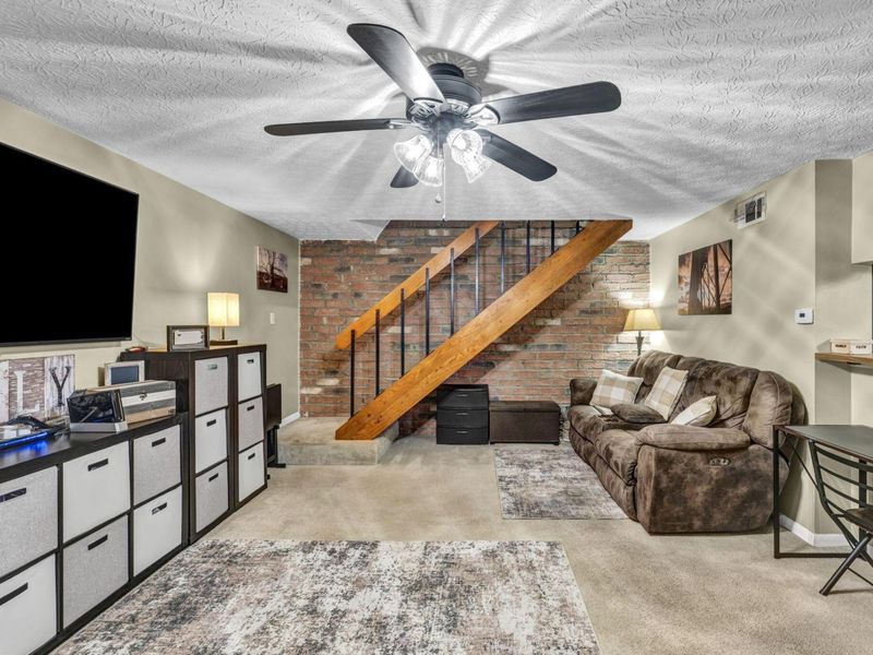 717 Cherry Hollow Road, Unit B, Columbus, OH 43228 Photo 6