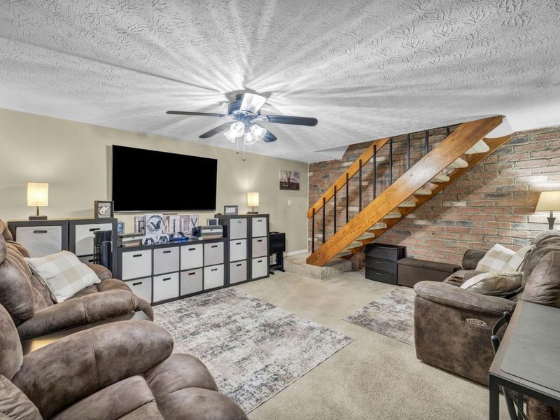 717 Cherry Hollow Road, Unit B, Columbus, OH 43228 Photo 7