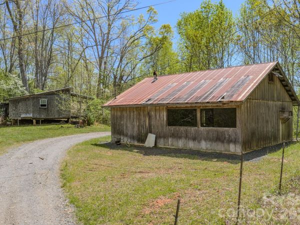 143 Gouge Cemetery Road, Bakersville, NC 28705