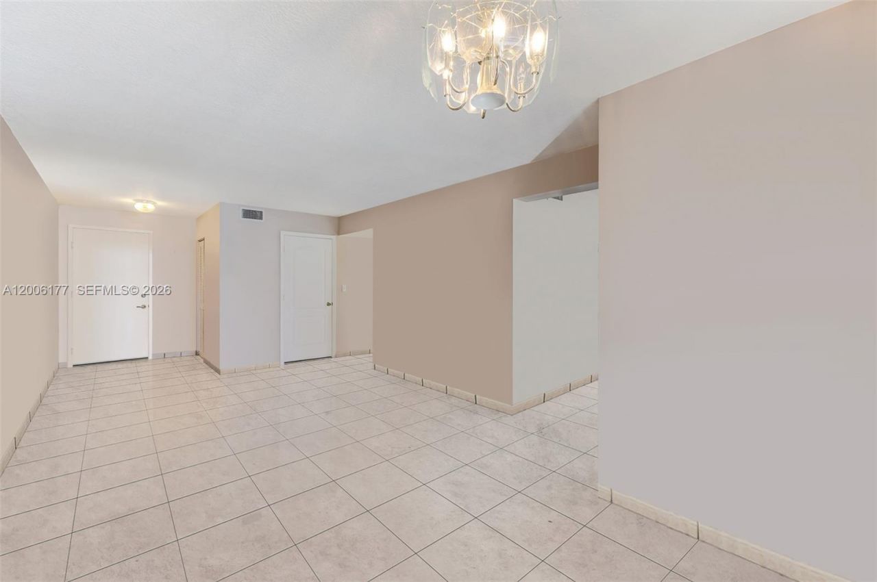 2642 Collins Ave, Unit 306, Miami Beach, FL 33140 Photo
