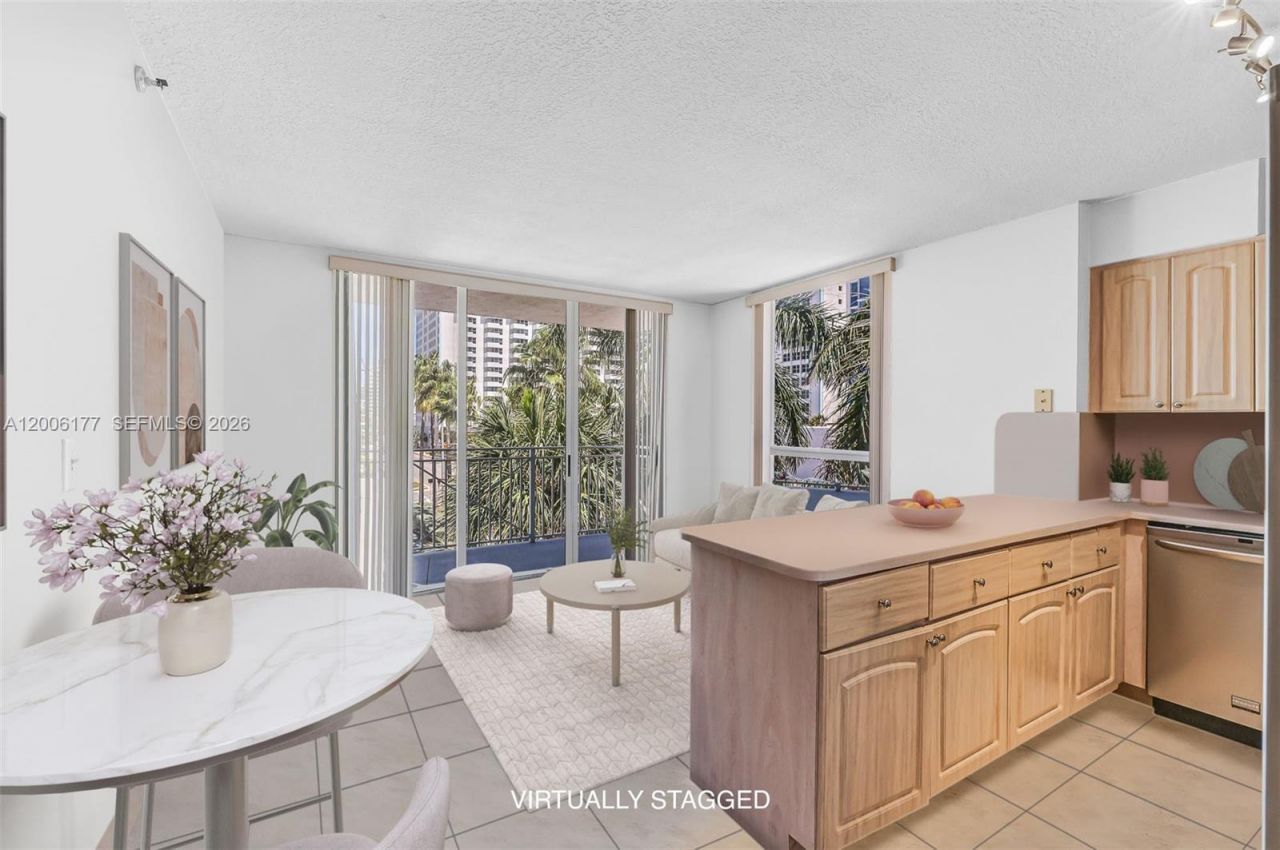 2642 Collins Ave, Unit 306, Miami Beach, FL 33140 Photo