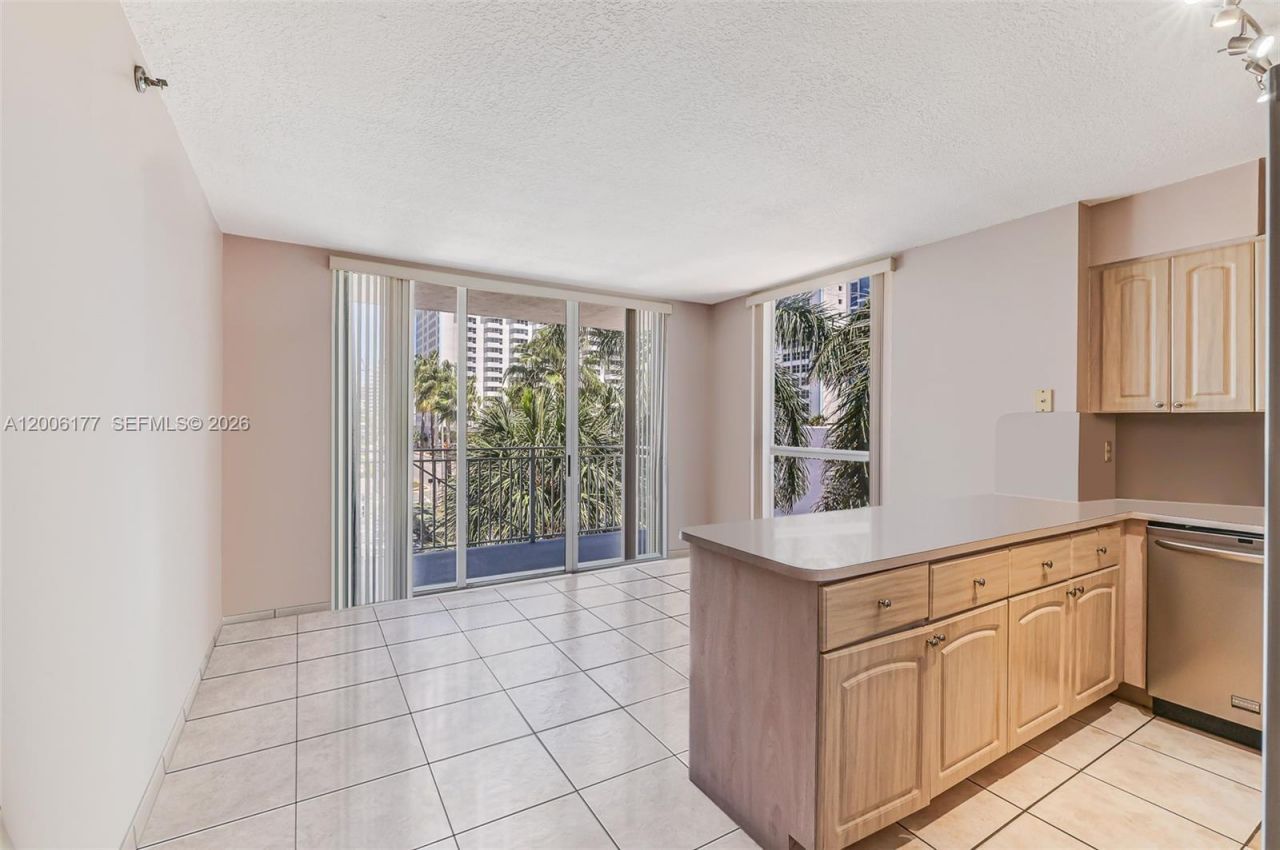 2642 Collins Ave, Unit 306, Miami Beach, FL 33140 Photo
