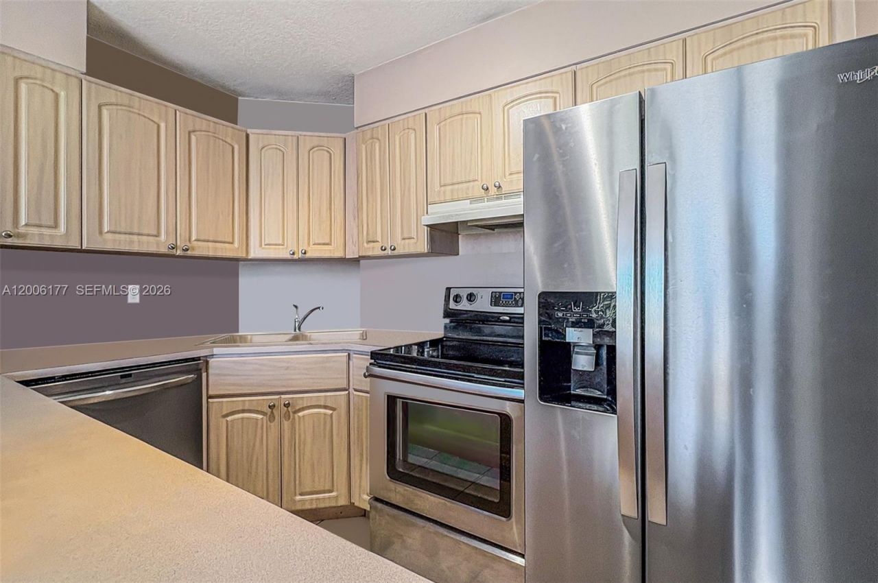 2642 Collins Ave, Unit 306, Miami Beach, FL 33140 Photo